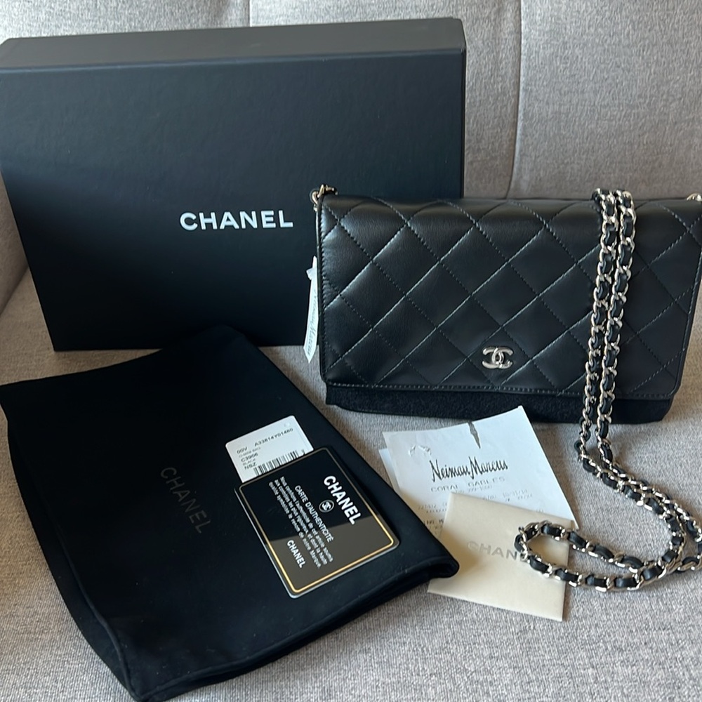 Chanel Wallet On Chain Black Lambskin Like New - Picture 16 of 17
